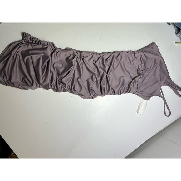 k THE FASHION POET Asymmetrical Neck Ruched Dress in Orchid. Size Small - Picture 5 of 6